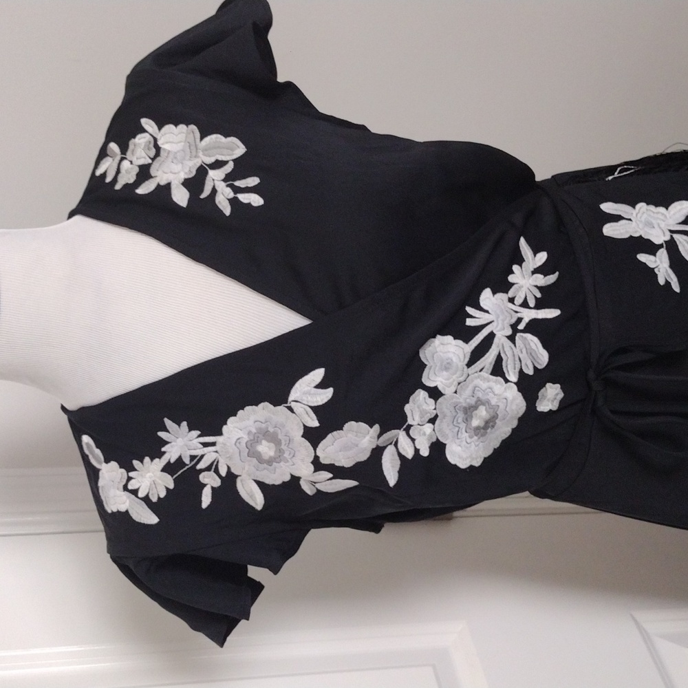 VENUS Asymmetrical Black and White Floral Dress